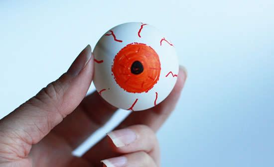 Desenho de olho na bola de ping-pong