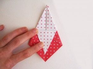 como-fazer-caixinha-de-origami-19 Como fazer caixa de papel em casa para dar como lembrancinhas