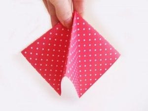 como-fazer-caixinha-de-origami-9 Criando uma lembrancinha com origami e papel