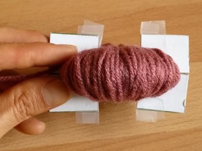 como fazer pompom de lã