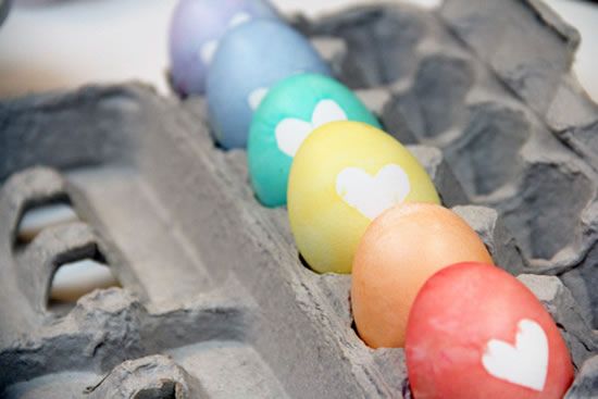 Como fazer decoração com ovos coloridos passo a passo