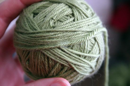 Criando a bola colorida com fio de lã