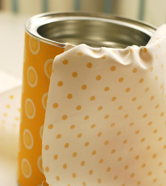 Forrando lata de leite com tecido passo a passo