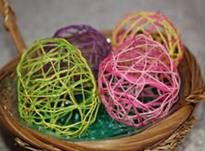 Arte com ovos de Páscoa decorativos