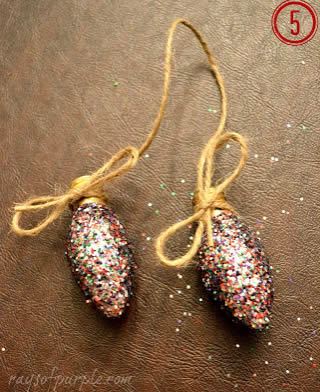 Lindas bolinhas enfeitadas com glitter para a Árvore de Natal