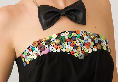 Personalizar roupa com botões para o Carnaval