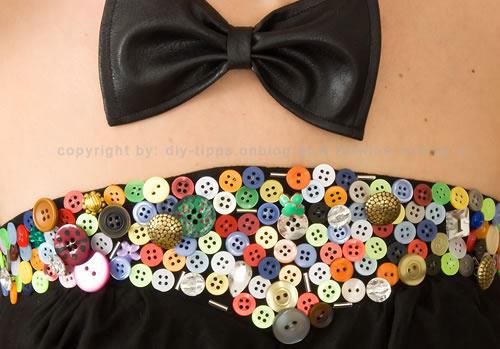 Personalizar roupa com botões para o Carnaval