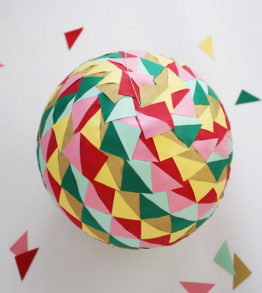 como-fazer-uma-bola-colorida-para-decoracao-de-festa-infantil-1 Bola colorida para decoração de festa infantil