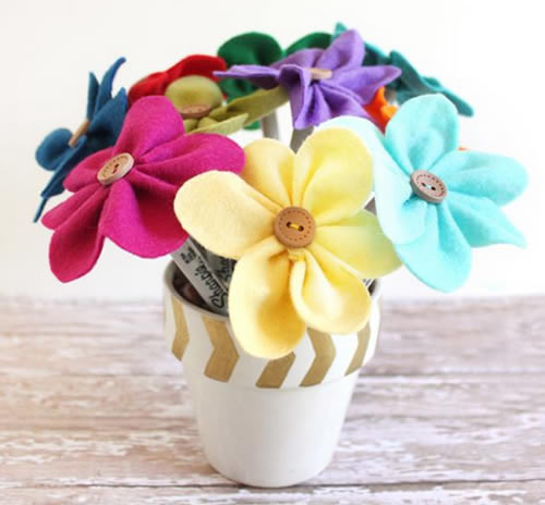 flores-de-feltro-para-decorar-caneta-5 Como decorar canetas com feltro