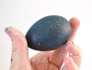 como pintar ovo de páscoa estampa galáxia galaxy-easter-eggs-passo a passo artesanato de páscoa 13