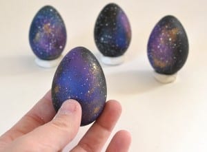 como pintar ovo de páscoa estampa galáxia galaxy-easter-eggs-passo a passo artesanato de páscoa 15