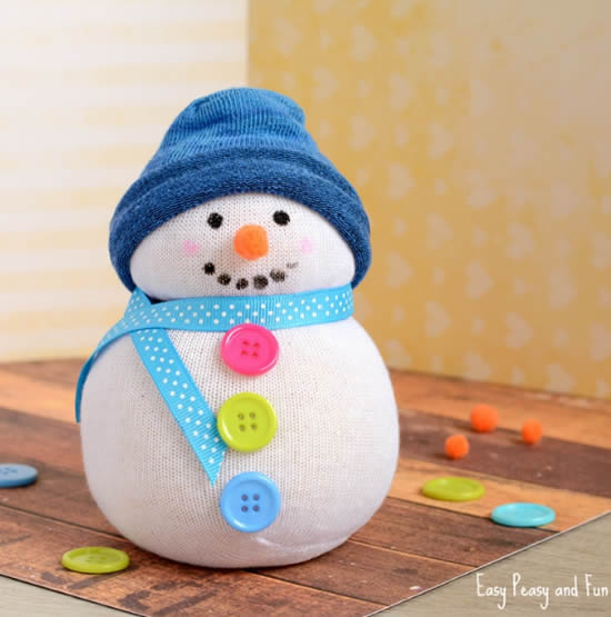 10 formas para fazer Bonecos de Neve com Meias para Decoração
