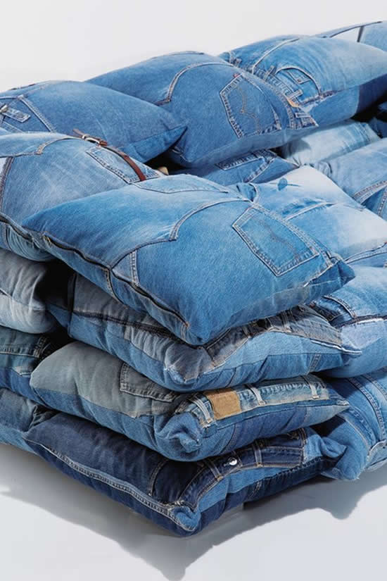 Almofada com calça jeans