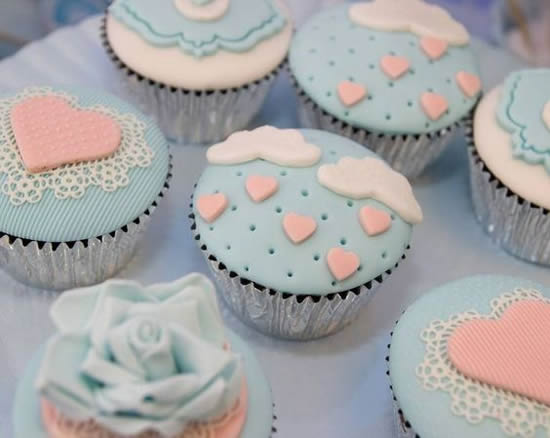 Lindos cupcakes para festa chuva de amor
