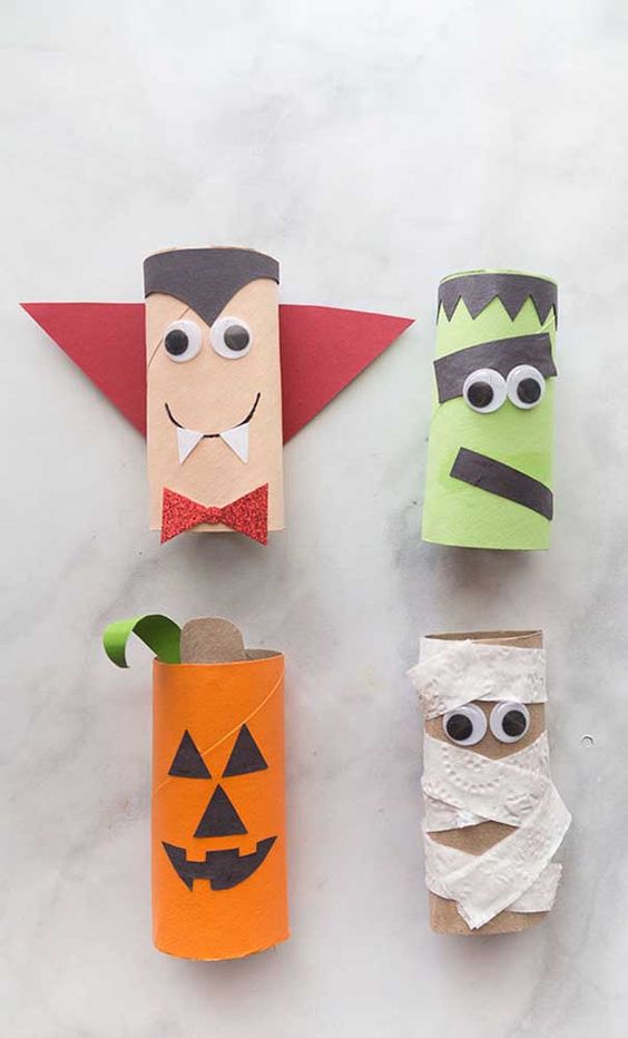 Decoração de Halloween com rolos de papel