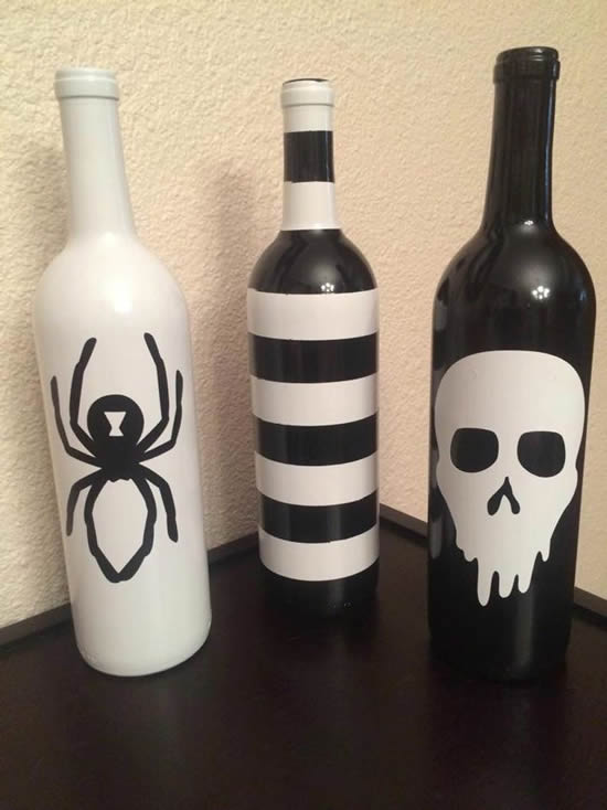 Decoração com garrafas para Halloween
